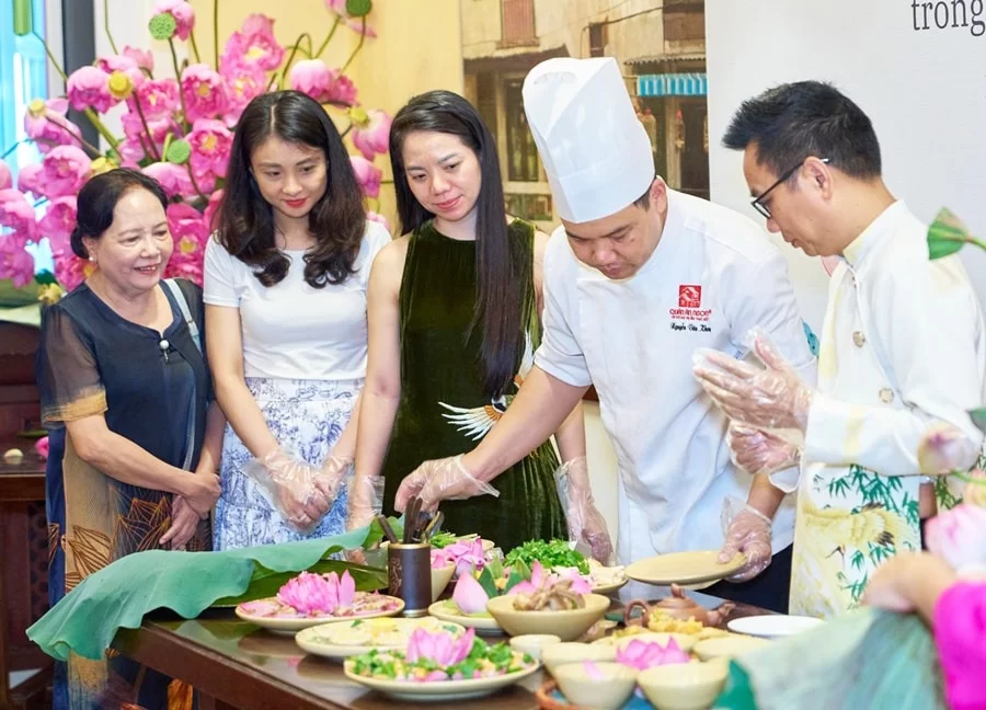 Hà Nội và hành trình định vị thương hiệu du lịch sen đặc trưng mùa hè