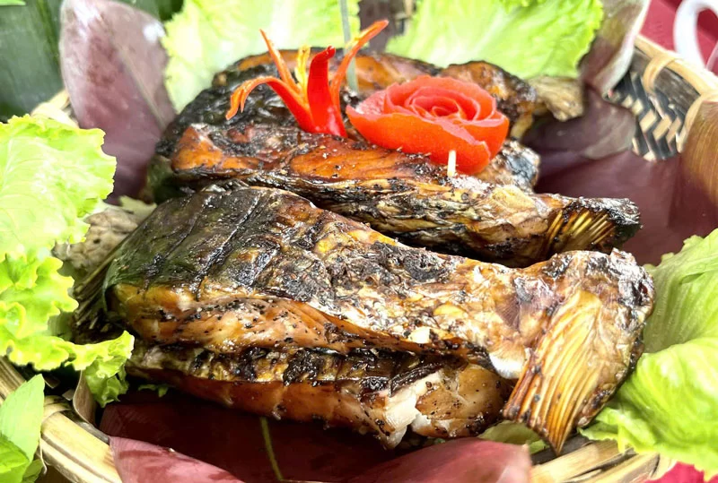 Để c&oacute; những mẻ c&aacute; nướng thơm ngon, đồng b&agrave;o T&agrave;y chọn nguy&ecirc;n liệu l&agrave; c&aacute; tự nhi&ecirc;n từ s&ocirc;ng, suối, ao.