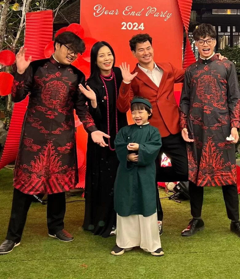 Vợ chồng Xu&acirc;n Bắc c&oacute; tổ ấm vi&ecirc;n m&atilde;n với 3 con trai.