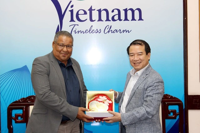 Việt Nam mở rộng hợp tác du lịch với Northern Cape – điểm đến mới tại Nam Phi