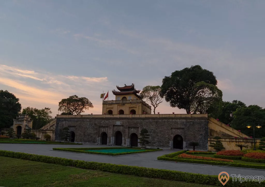 Khung cảnh thành cổ Hà Nội buổi chiều, ảnh chụp ngoài trời thành cổ Hà Nội