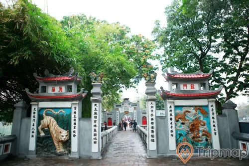 bức tường tranh cây cối xanh tươi