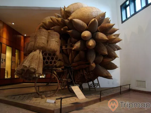 xe trở đó trung bày bên trong nhà bảo tàng