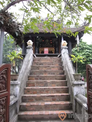 bậc thang đi lên chùa