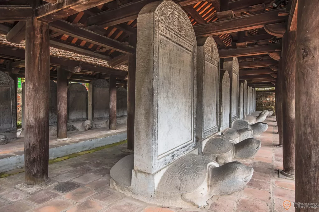 những tấm bia bằng đá