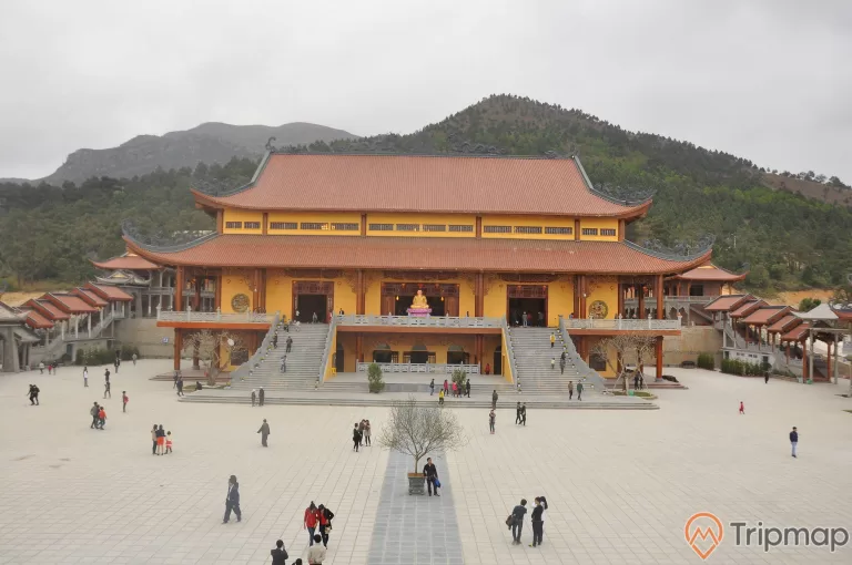 Chùa Ba Vàng